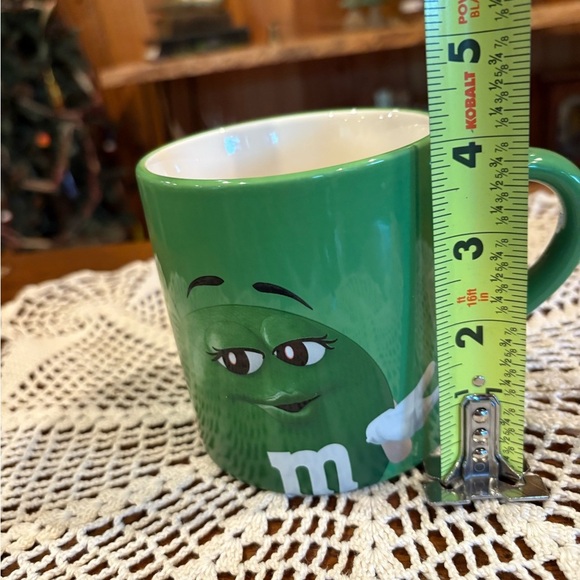 M&M's Green Coffee Mug featuring the phrase "Eat Your Heart Out, Darling!" - Picture 5 of 6